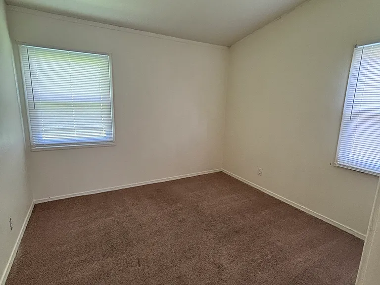 520 Fleetwood Dr — Photo 9