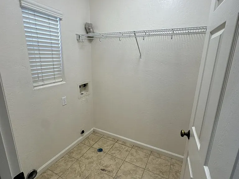 3237 N Winslow St — Photo 22