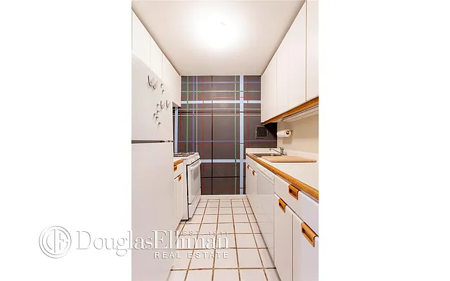 Sold by Douglas Elliman | media 20