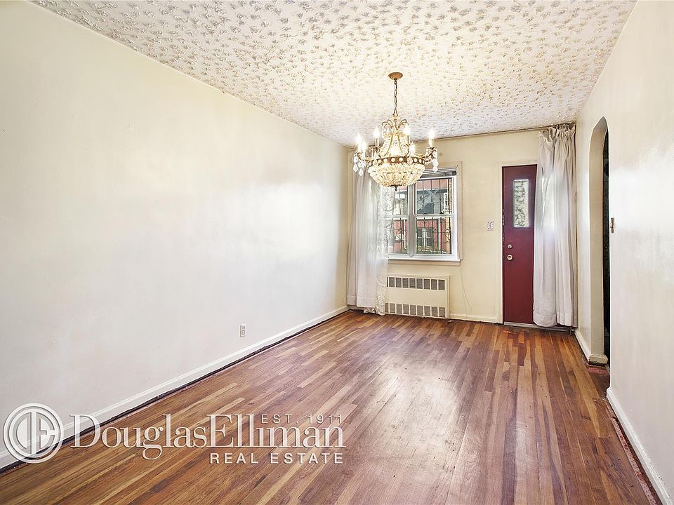 2nd image of 951 E 53rd St