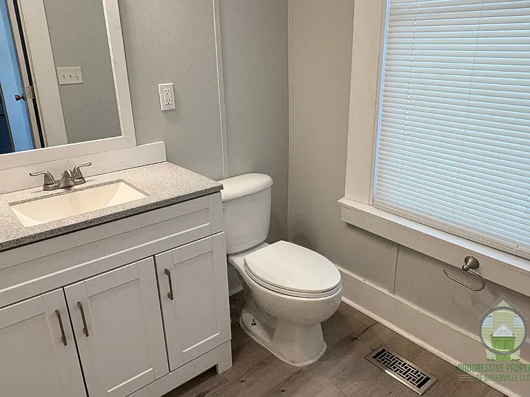 520 Perry Ave — Photo 8