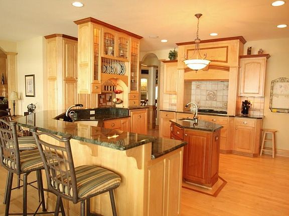 3rd image of 171 Golden Vista Ct