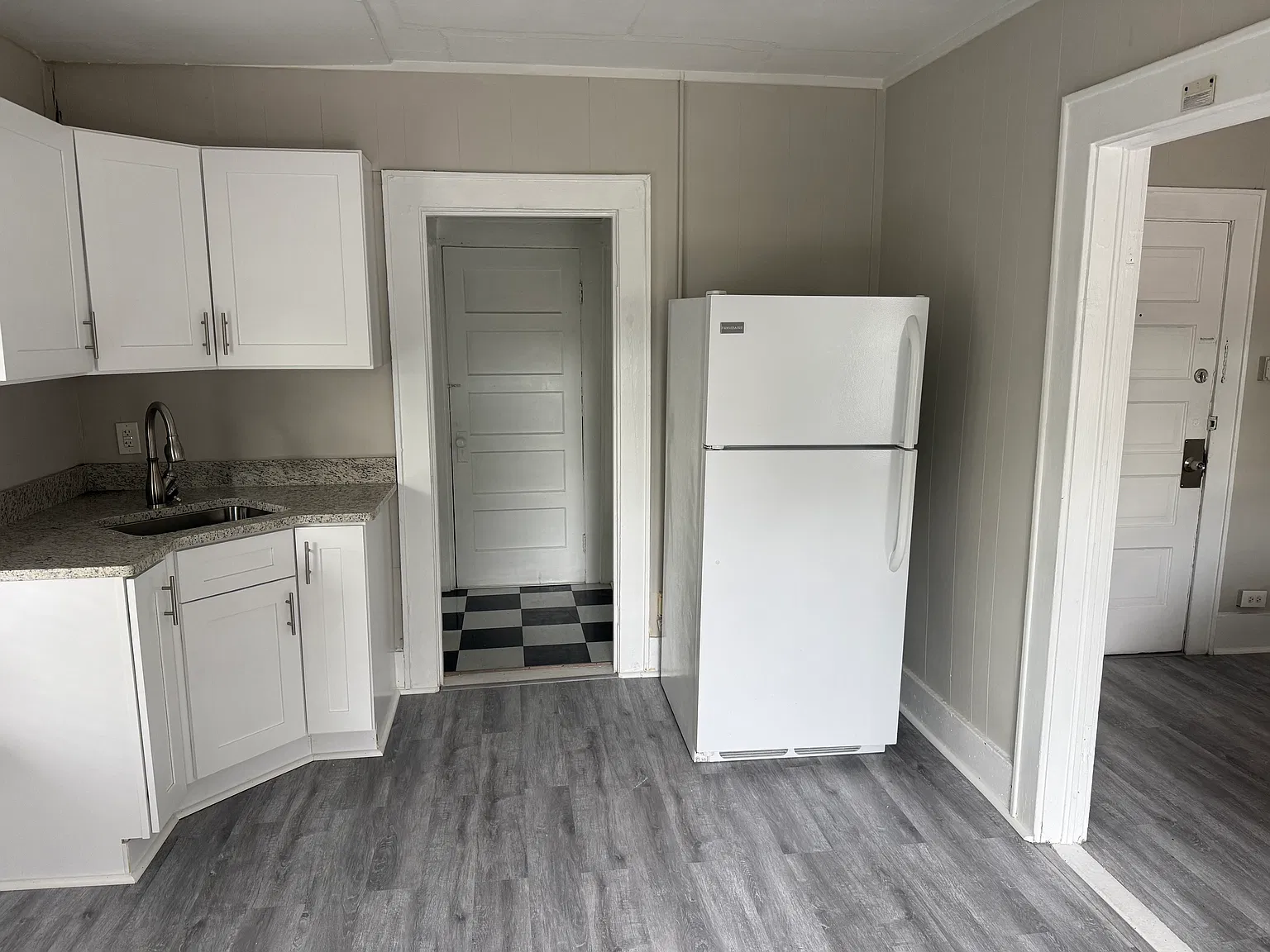 726 E Lime St — Photo 3