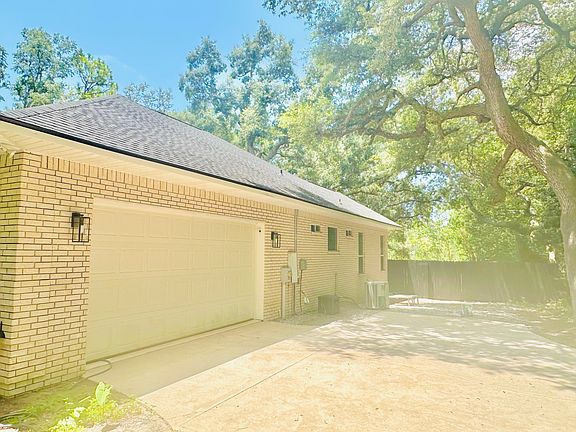 4th image of 9551 Bayou Dr N