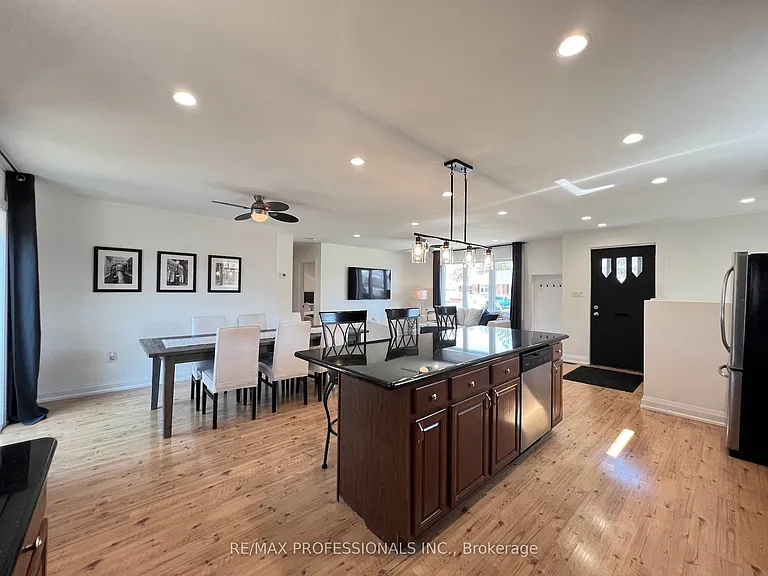 2504 Donnavale Dr — Photo 14