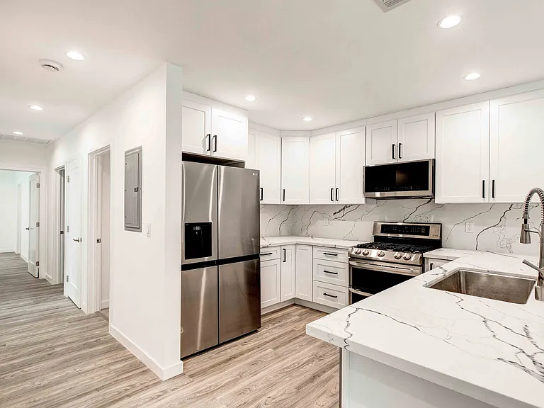 8805 Paso Robles Ave — Photo 17
