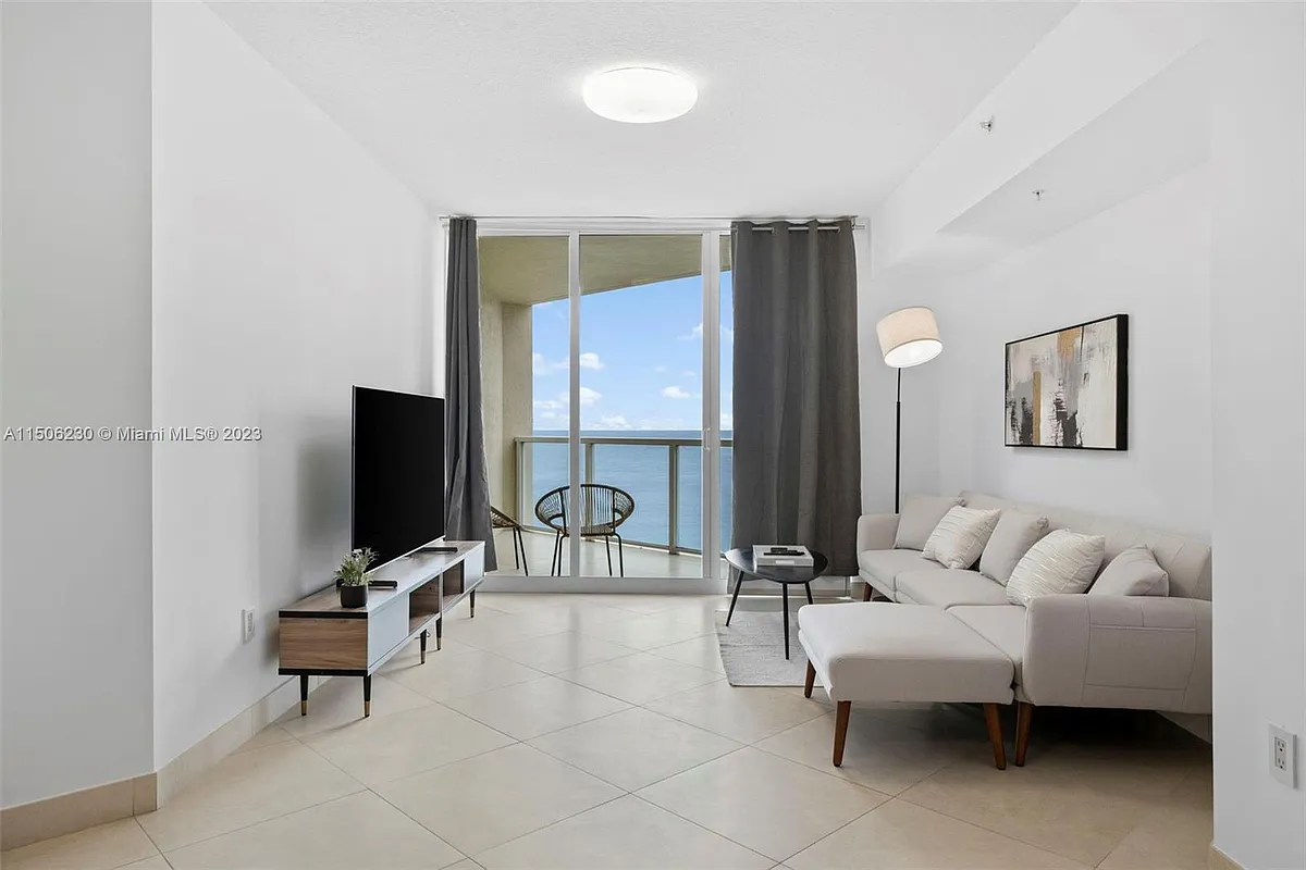 Building Photo - 16699 Collins Ave #1710