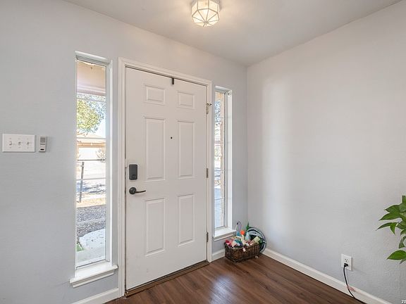3rd image of 309 Hummingbird Dr