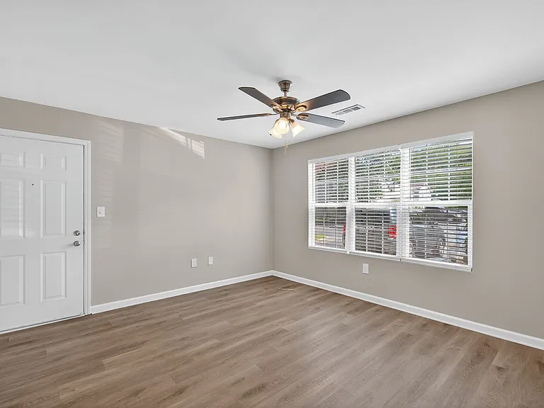 Nevin Place Apartments — Photo 33
