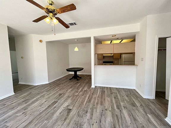 5th image of 513-515 Gregory Ct
