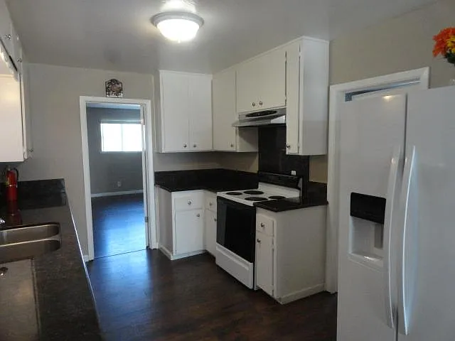 8020 Locust Rd — Photo 5