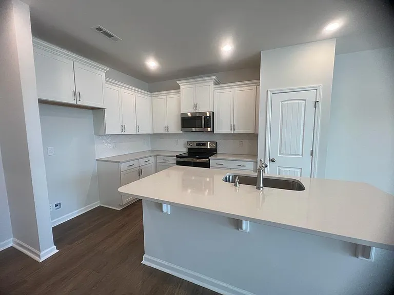 1518 Irving Hill Dr — Photo 4