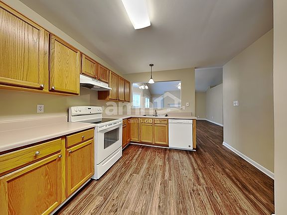 3rd image of 905 Finchurch Cir