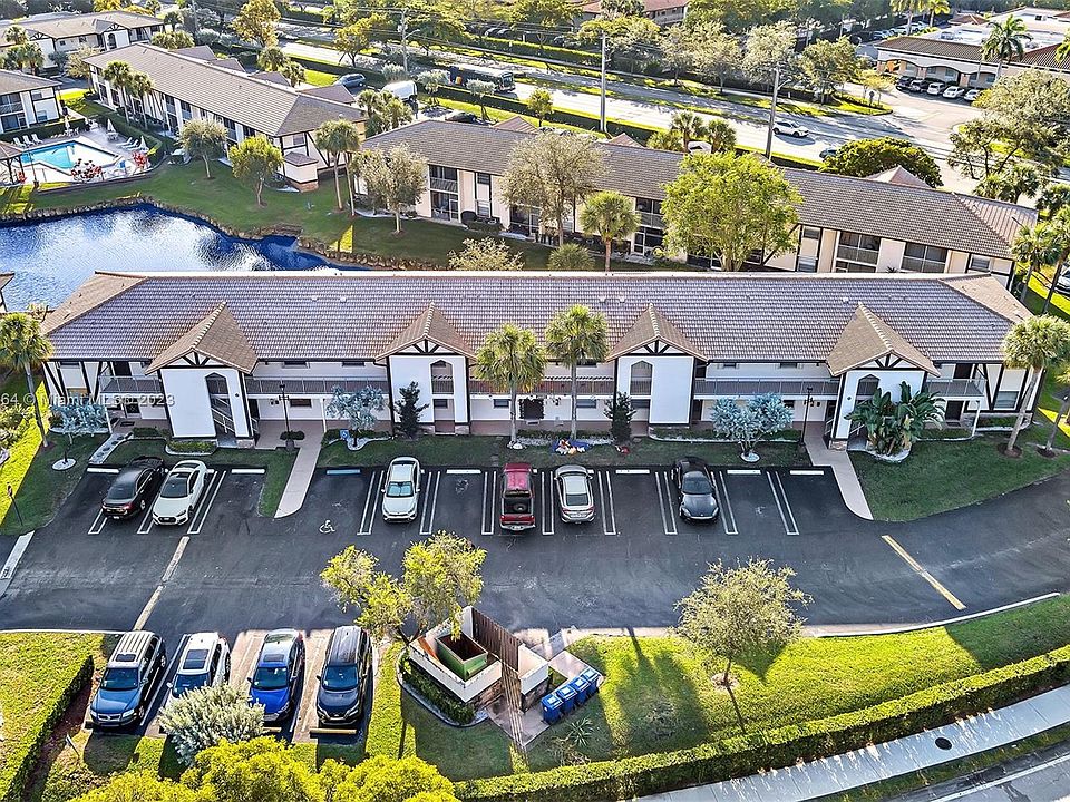 Building 8th, Unit located on the first floor, walk right into the unit.