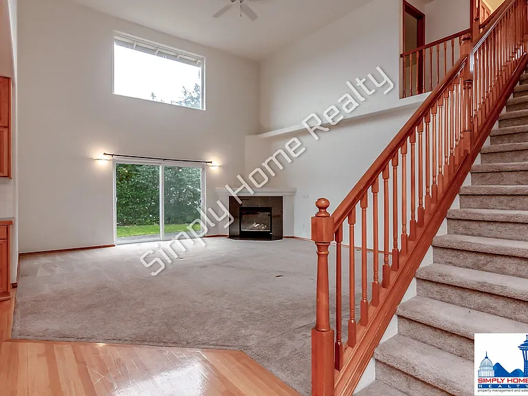 4100 Campus Green Dr NE — Photo 6