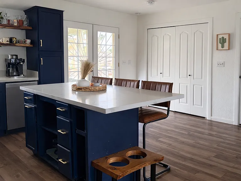 724 N Pine St — Photo 3