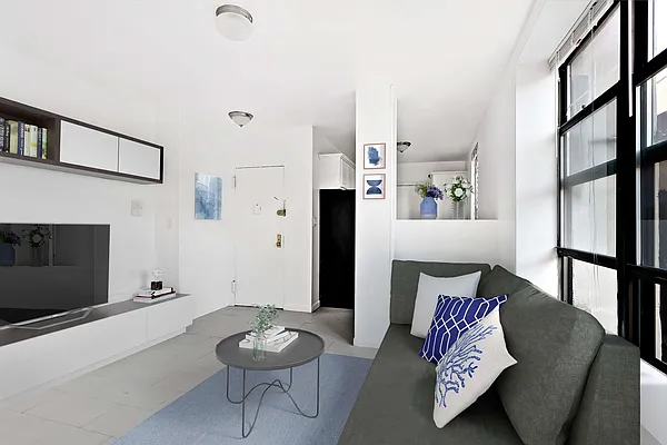 Sold by Bedford Realty USA Corp | media 7