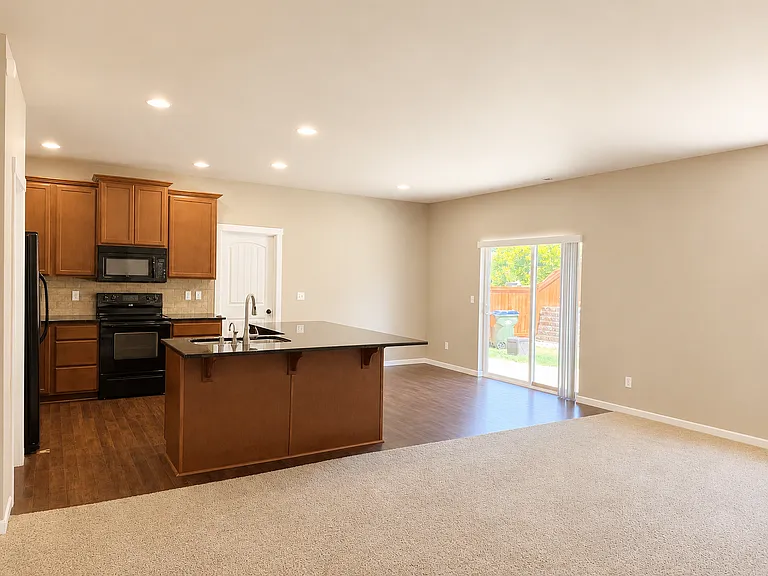 3918 Southlake Dr SE — Photo 5