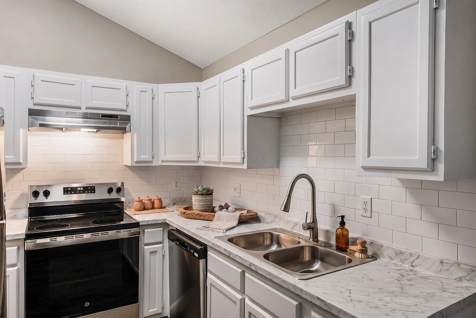 3 bed, 1100 sqft, $1,495 — Photo 2