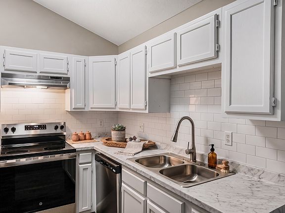 4th image of 3010 Sherrill Ave APT B