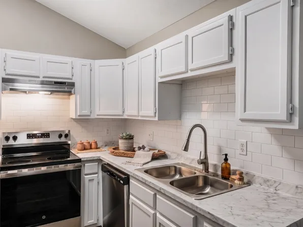 3010 Sherrill Ave #3010, Jamestown, NC 27282