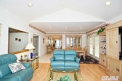 4th image of 543 Highland Ct