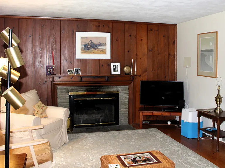 503 E Franklin St — Photo 8