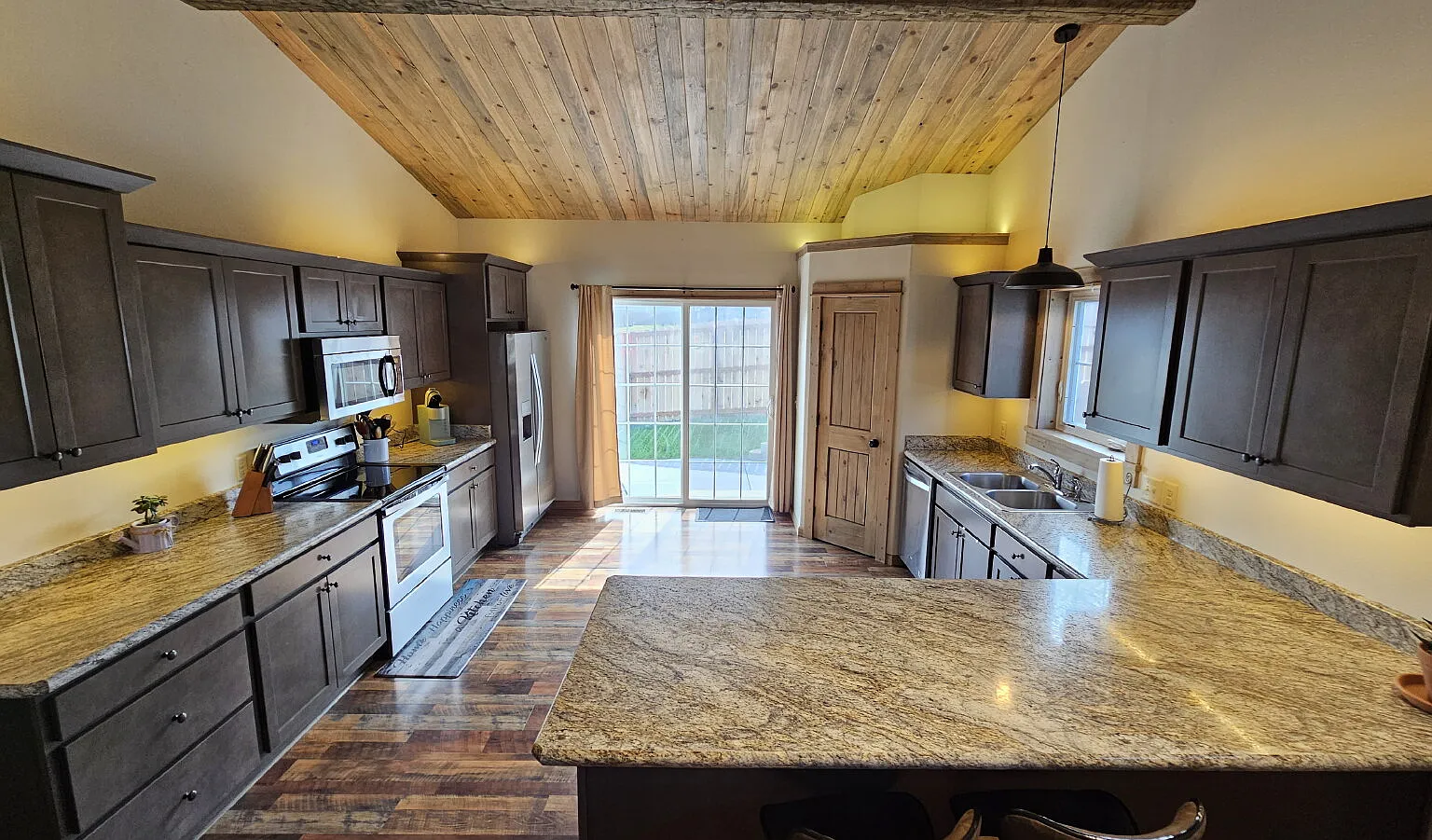 3 bed, 2.0 bath, 1708 sqft, $2,600 — Photo 4
