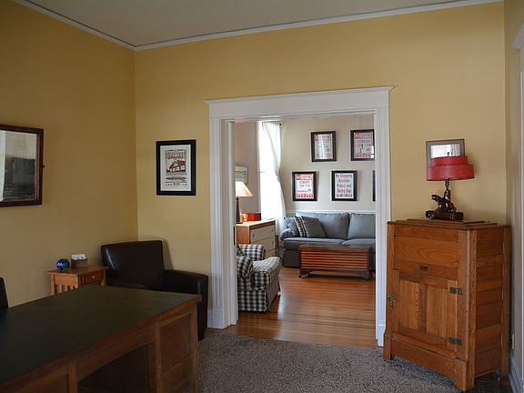 Front room / Living room
						:
						Great welcoming room