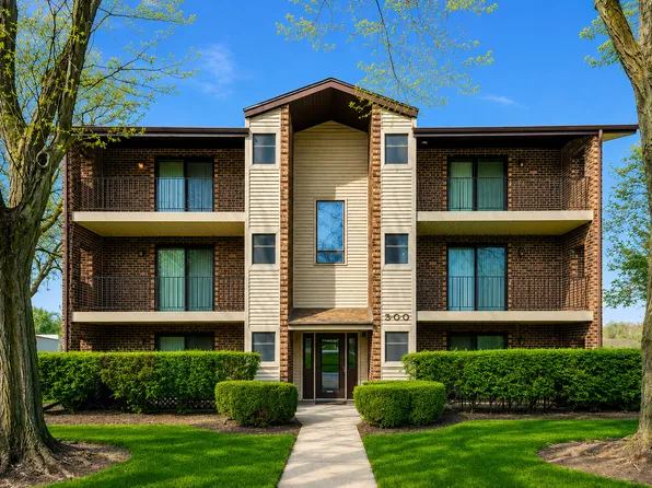500 Valley Dr APT 301, Naperville, IL 60563