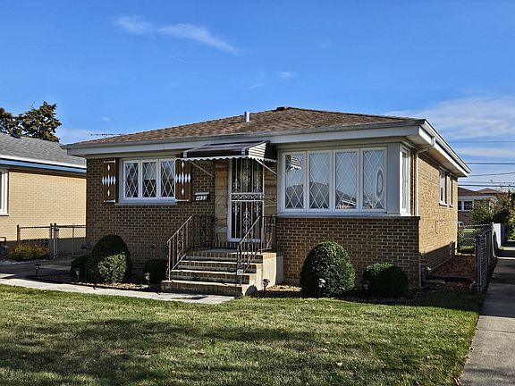 2nd image of 4833 N Ozanam Ave