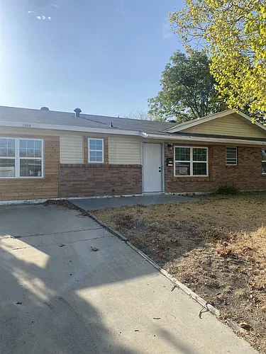 1204 Alta Vista Dr Photo 1