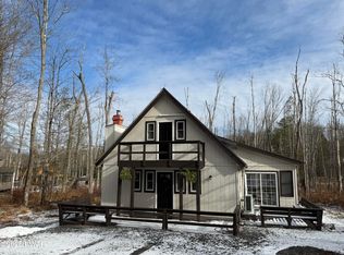 28 Cedarwood Ter, Lake Ariel, PA 18436