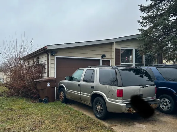 318 Pleasant Ter, Matteson, IL 60443