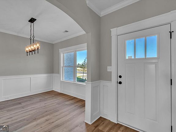 4th image of 438 Burlington Dr