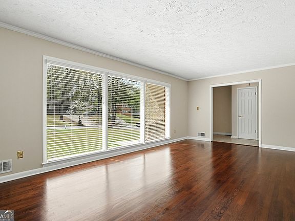 4th image of 340 Lisa Ct SW