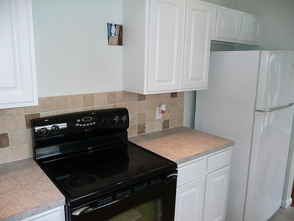 4th image of 1203 Oakwood Ln