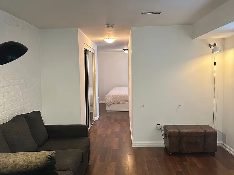 66 Mackenzie Cres #BASEMENT — Photo 3