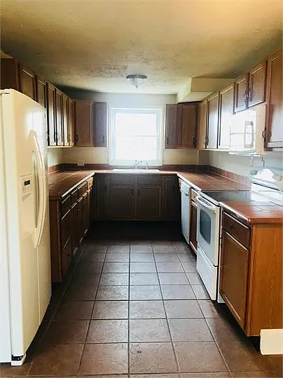 7860 Chancellor Rd — Photo 4