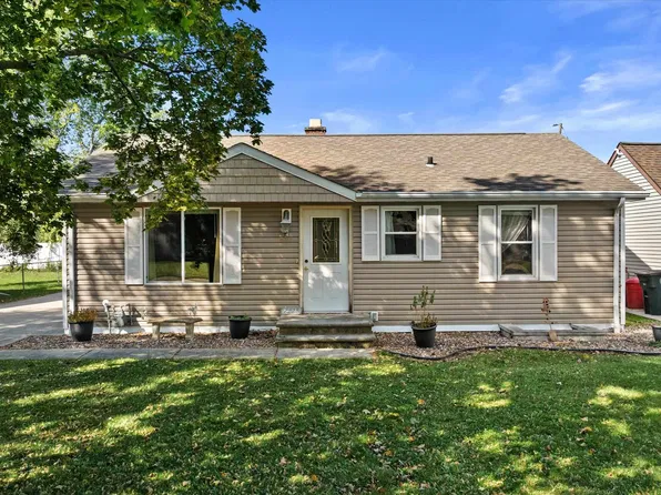 2228 Magnolia Ln, Green Bay, WI 54304