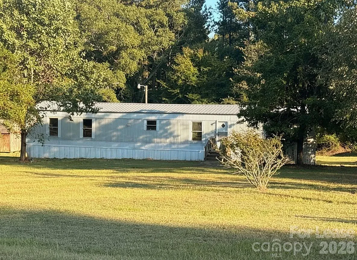 2 bed, 1.5 bath, 1568 sqft, $1,000 — Photo 1
