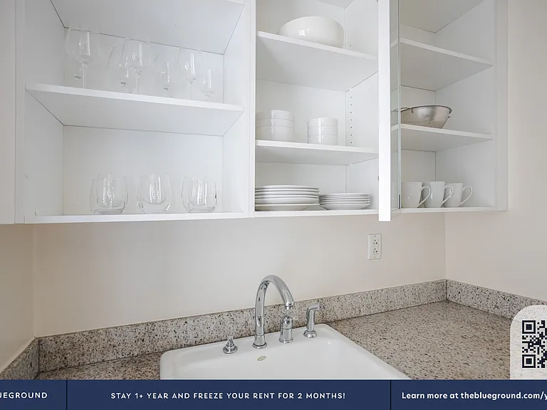 180 W 20th St #9W — Photo 12