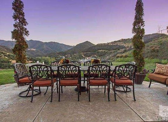 4th image of 74 Queens Garden Dr