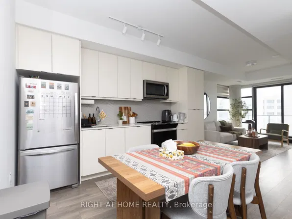 1606 Charles St #908-A, Whitby, ON L1N 0P1