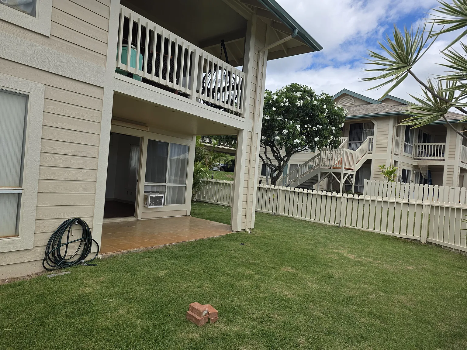 3 bed, 980 sqft, $3,115 — Photo 3
