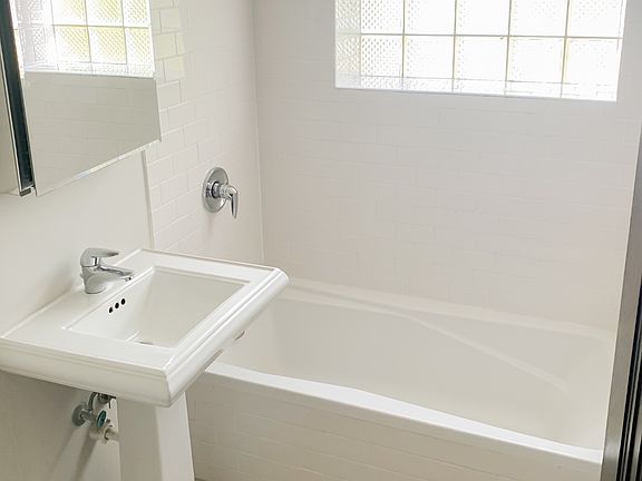 4th image of 4838 1/2 N Paulina St #2W