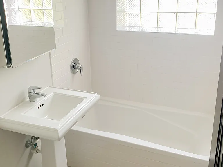 4838 1/2 N Paulina St #2W — Photo 4