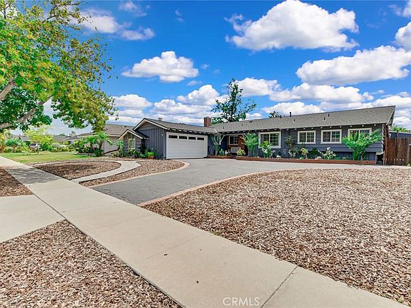 3rd image of 1302 E Bennett Ave