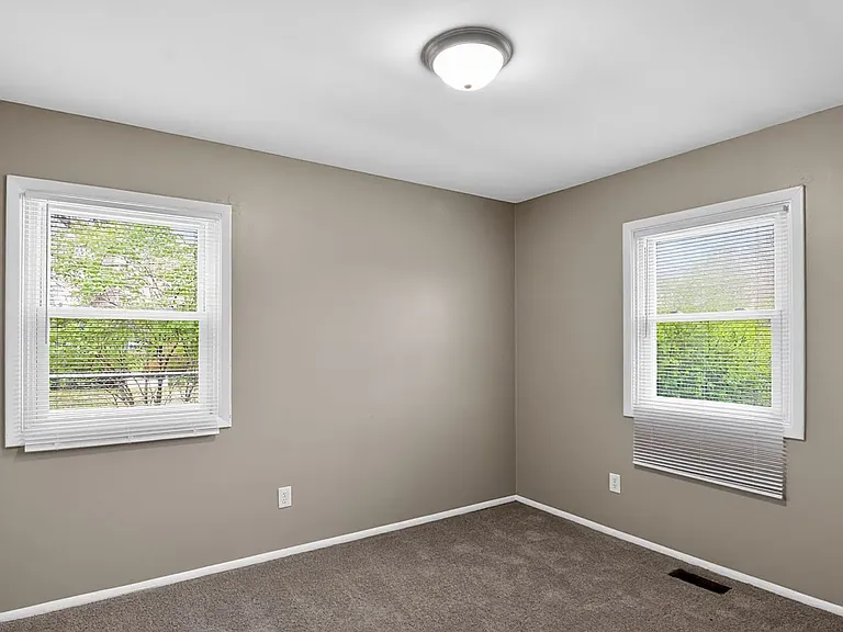 4366 Sawyer Ave — Photo 12