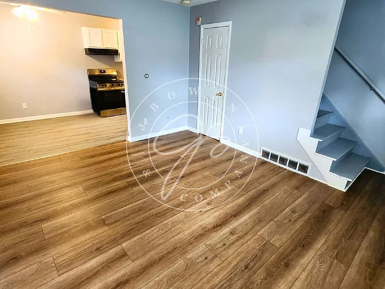 1719 W Bancroft St #D — Photo 5